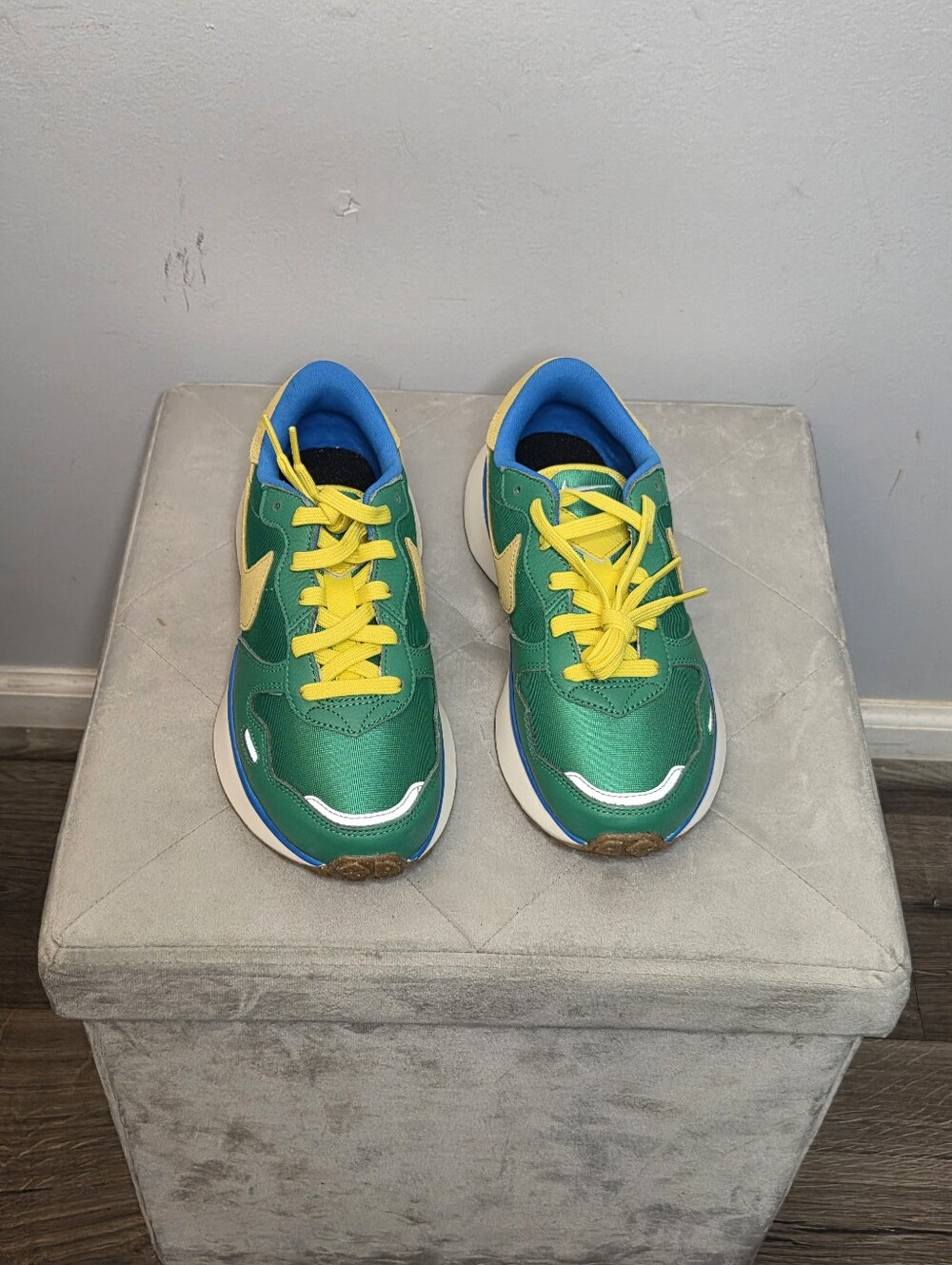 Men's Nike Phoenix Waffle Green and Yellow Athletic Sneakers with Blue Collar, 8